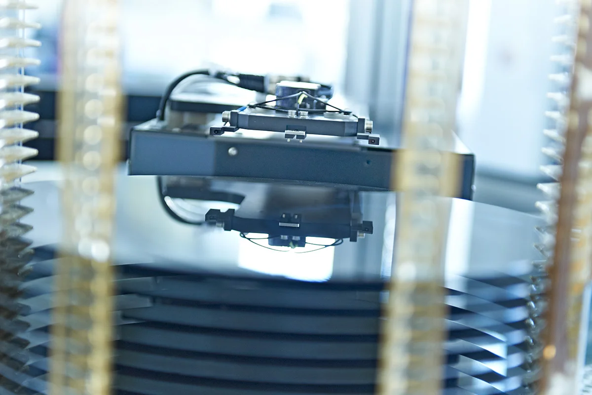Robotic gripper during automated wafer transfer in a PVA TePla system.